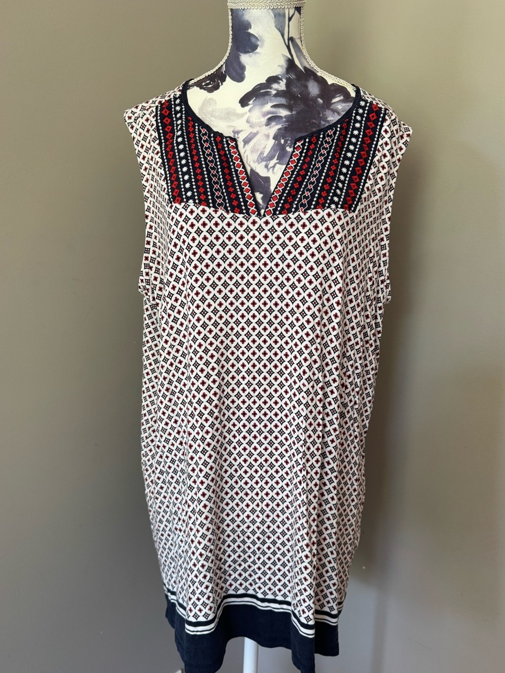 Sleeveless Patterned Tunic Tank Top in White, Navy & Red